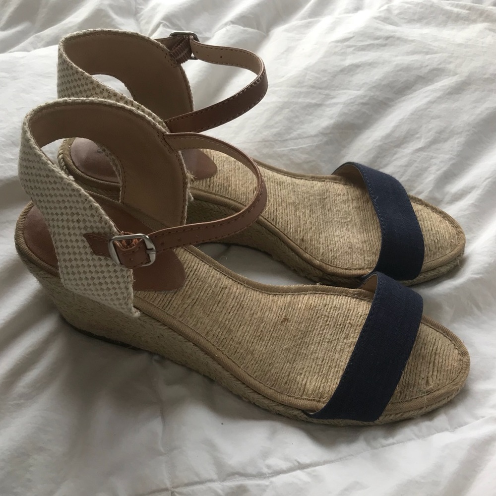 TAN AND BLUE LUCKY BRAND WEDGES SIZE 9 WORN ONCE